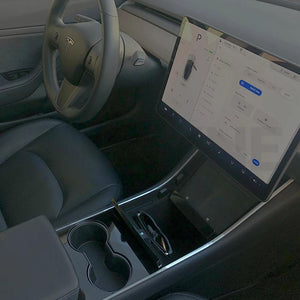 Passenger view in Tesla Model 3 with Skyline Sunglasses Mount